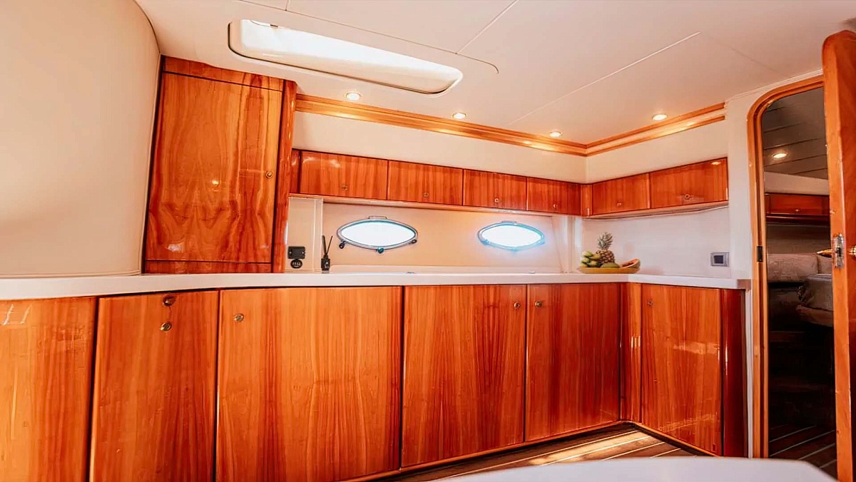 Аренда моторной яхты Princess V55 на Миконосе, Греция